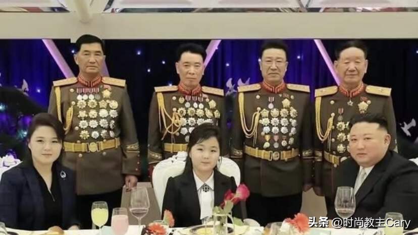 虎父无犬女！10岁朝鲜千金气场太强，1万2儿童外套穿出大佬范