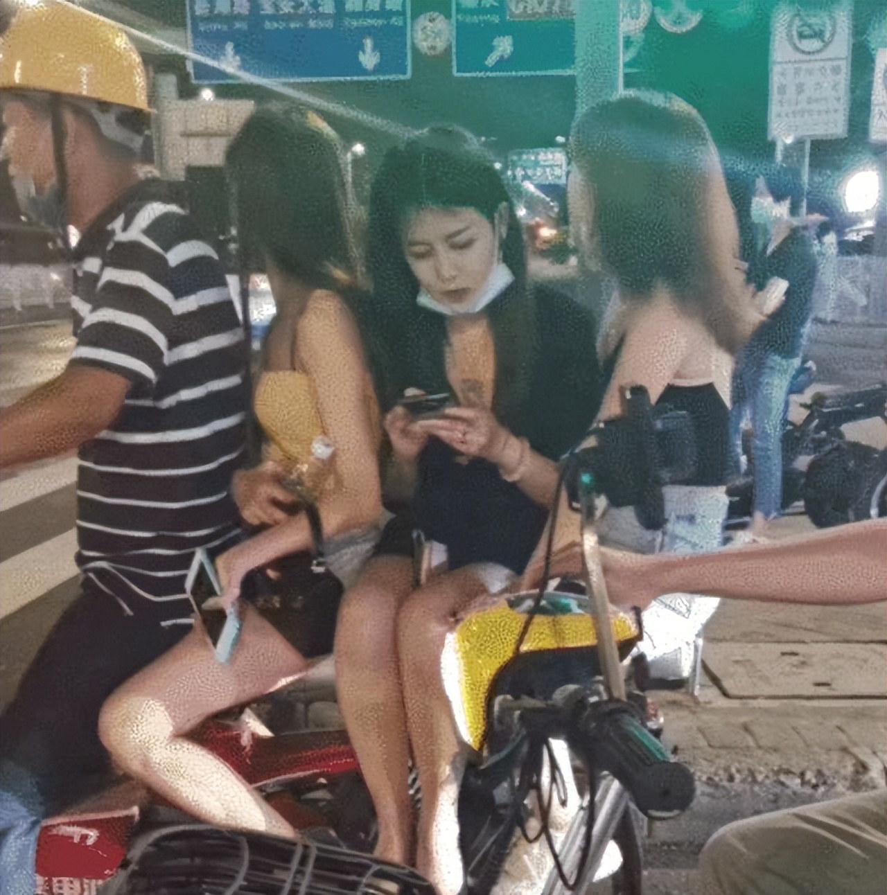 邻居门口放狮子我怎么破,邻居门口摆狮子我该怎么应对