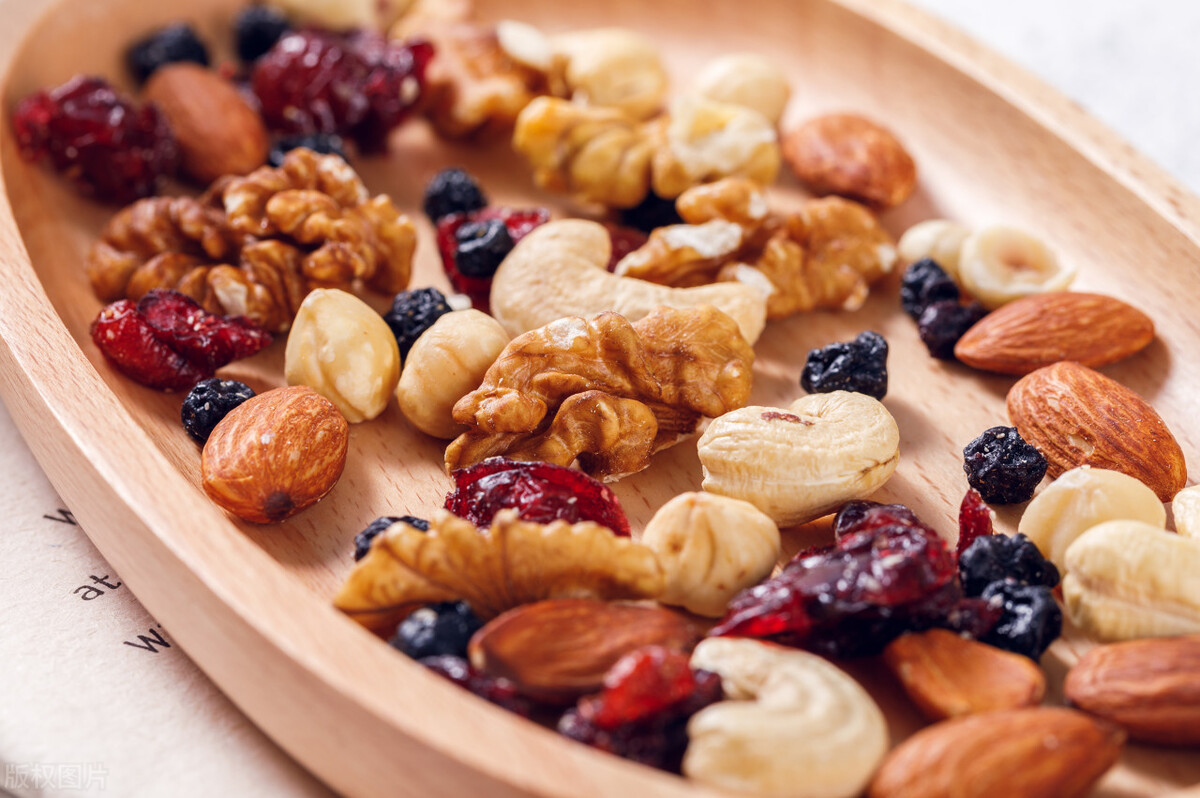 维生素b12对近视有什么效果,儿童眼睛近视应该补维生素啥