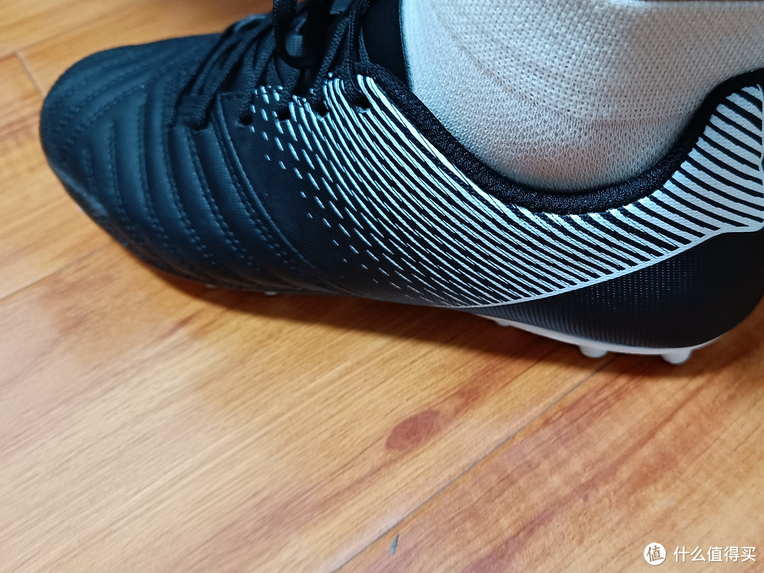 迪卡侬足球鞋多少钱一双,迪卡侬100元跑步鞋