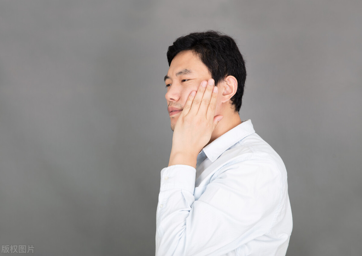 口腔溃疡很疼是不是快好了,口腔溃疡上火怎么止痛