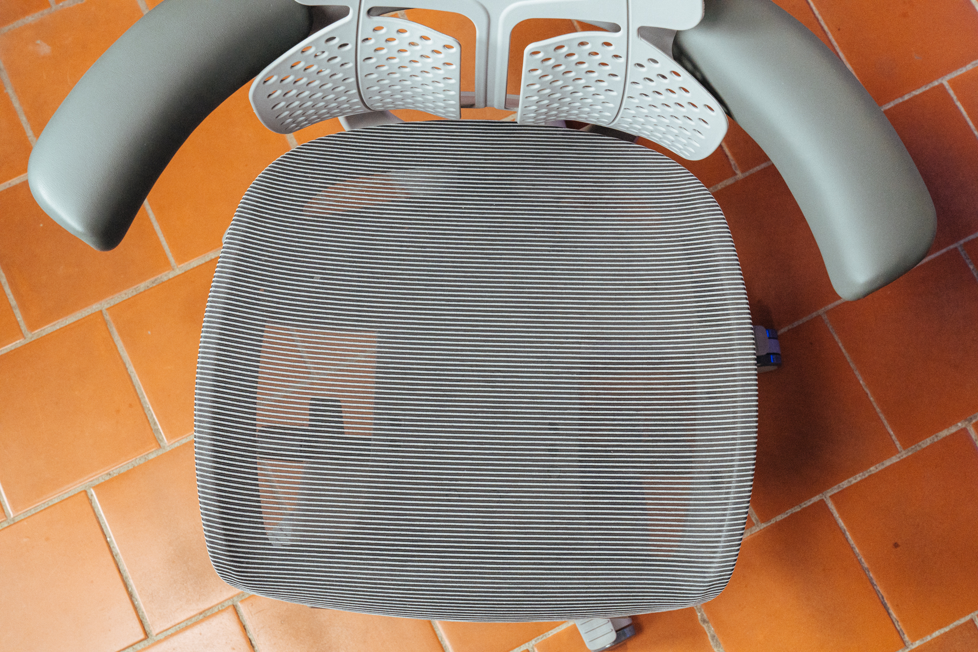 久坐办公室怎么缓解肩颈痛瑜伽,缓解办公室久坐腰疼瑜伽