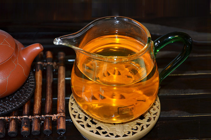 大益班章乔木生态饼茶茶王价格,班章茶王七子饼茶