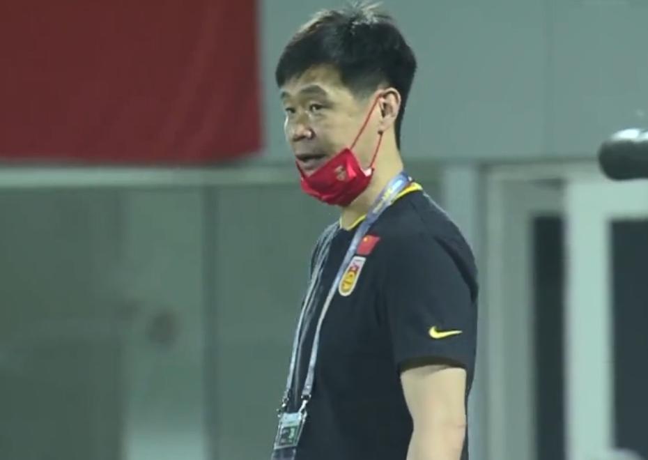 国足捍卫中国足球脸面！李霄鹏换人有亮点，拒绝3连败，射门2-18