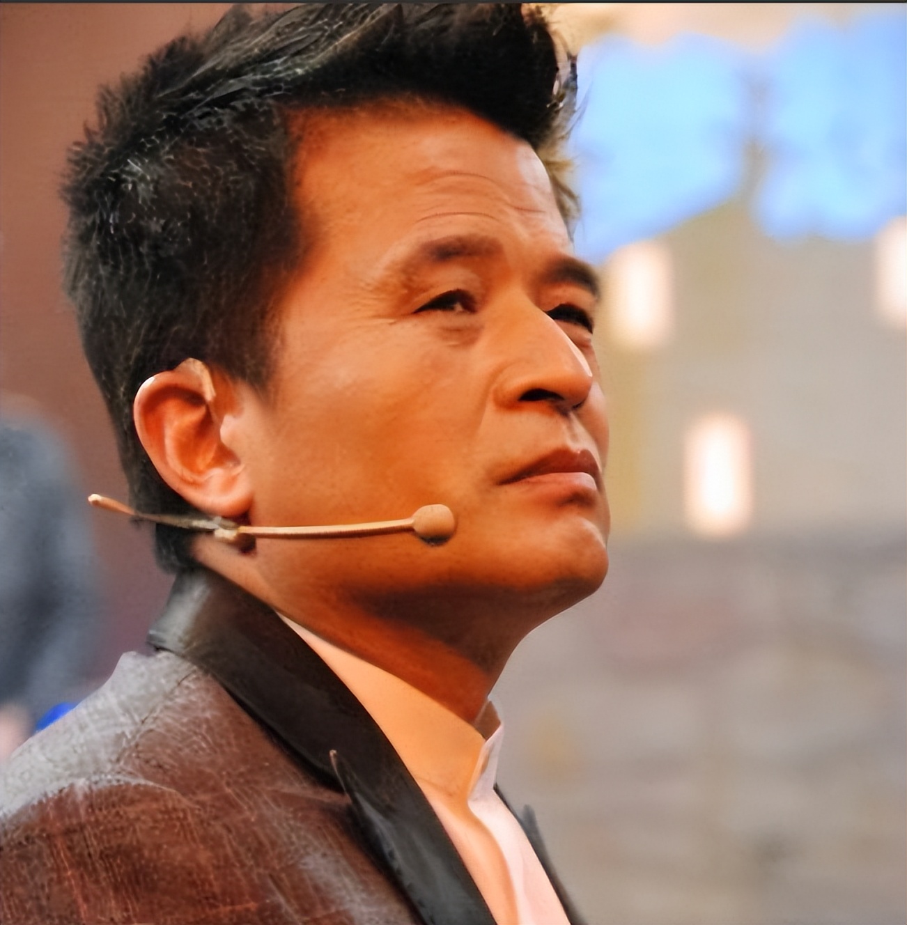 这一次，64岁的毕福剑，不再被世界宽容