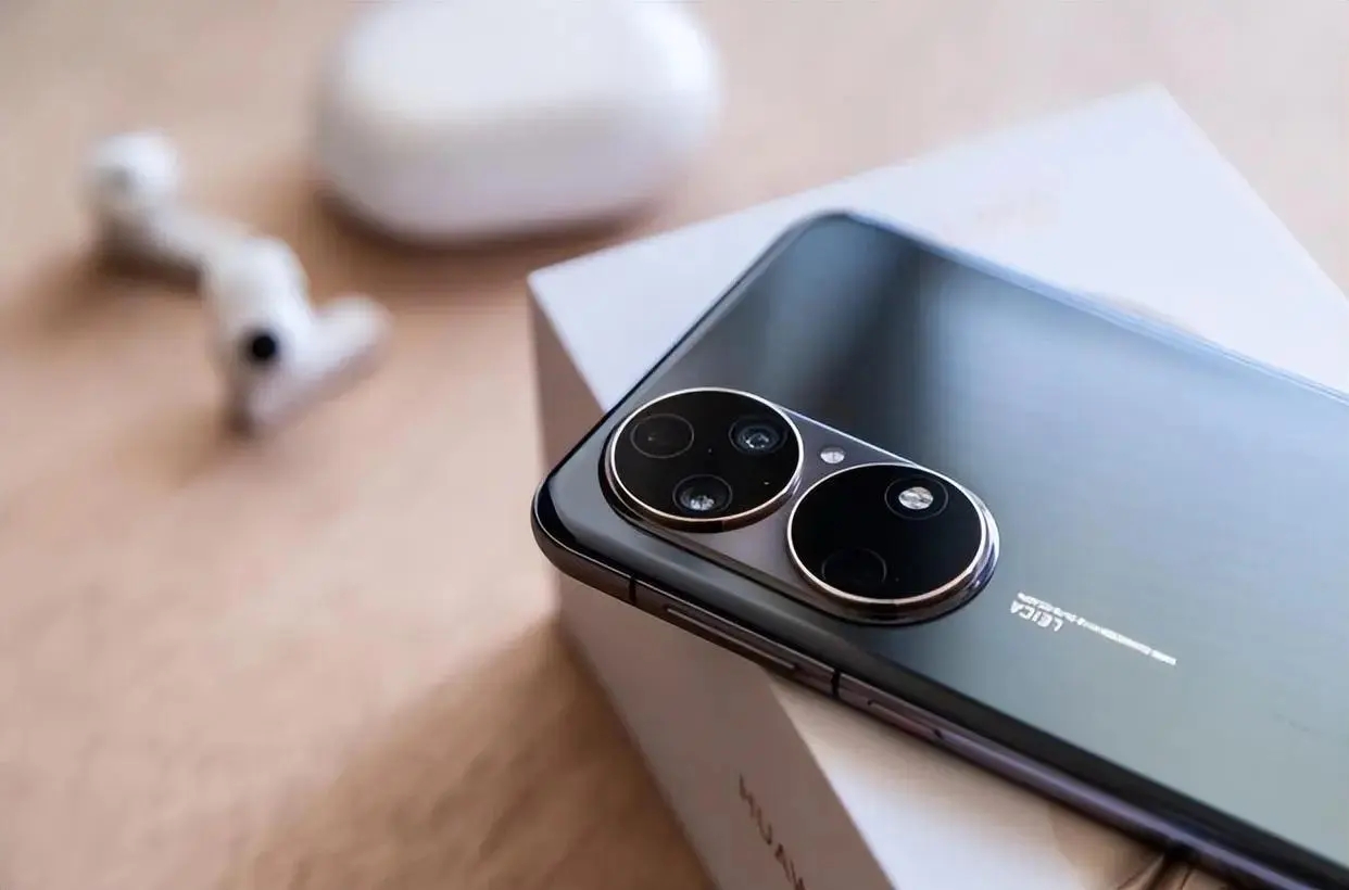 从4699跌至2699的手机,从3999到9999元差价6000的手机性能