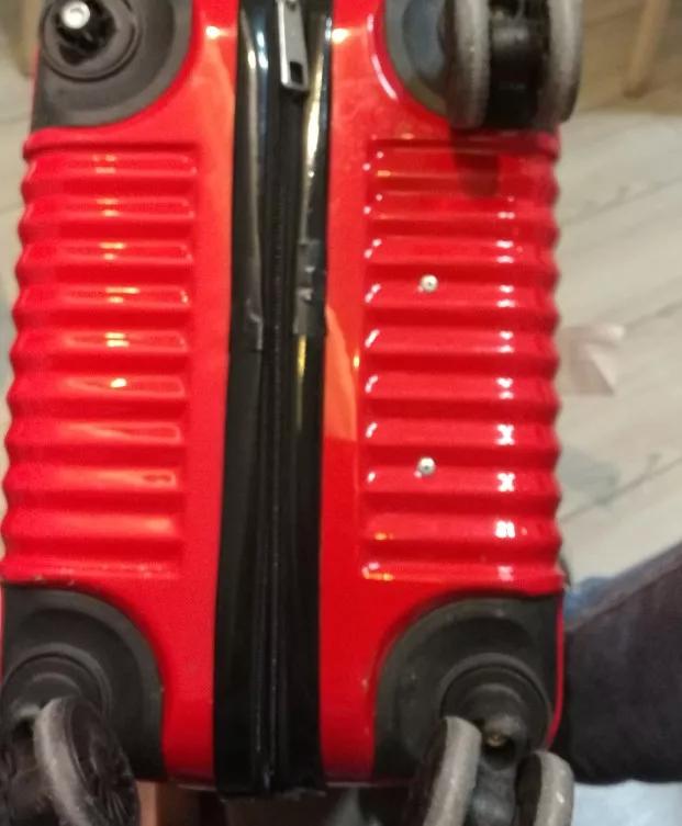 飞机托运把行李弄坏了找谁,飞机托运的箱子被搞坏了