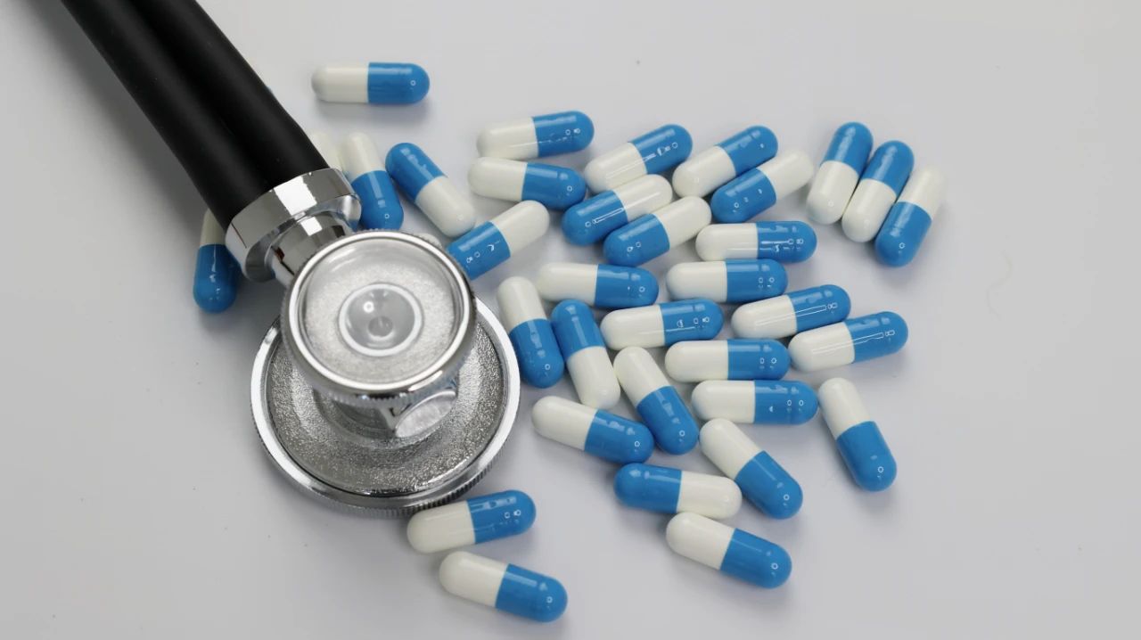 过敏性鼻炎用什么药物可以治疗,过敏性鼻炎一直用喷鼻的有效果吗