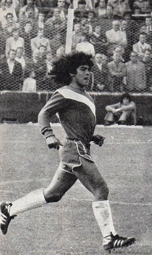 马拉多纳去世赛场悼念,马拉多纳有多少个女人