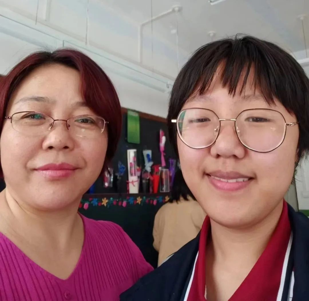 府谷中学高一（22）班老师家长寄语：病毒无情校园有爱