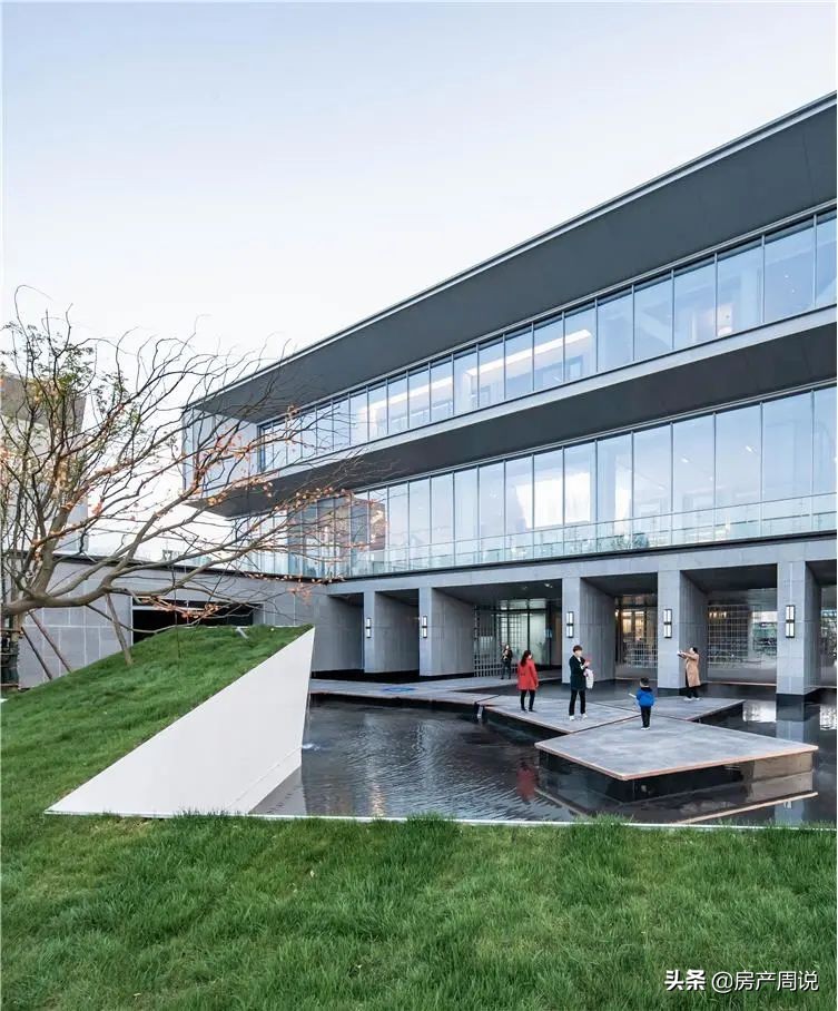 为什么有的小区一楼架空,为什么有些小区一楼是架空层