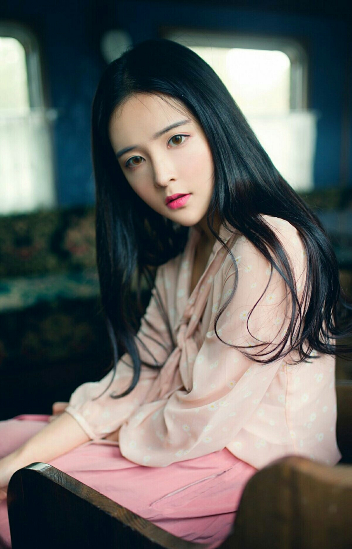 如何在网上和陌生女生聊天,和陌生女孩聊天第一句话说什么