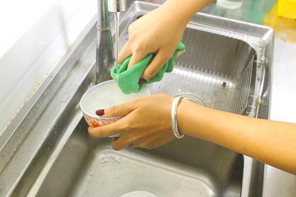 洗洁精是害人精长期使用会有害吗,洗洁精真的是致癌物质吗