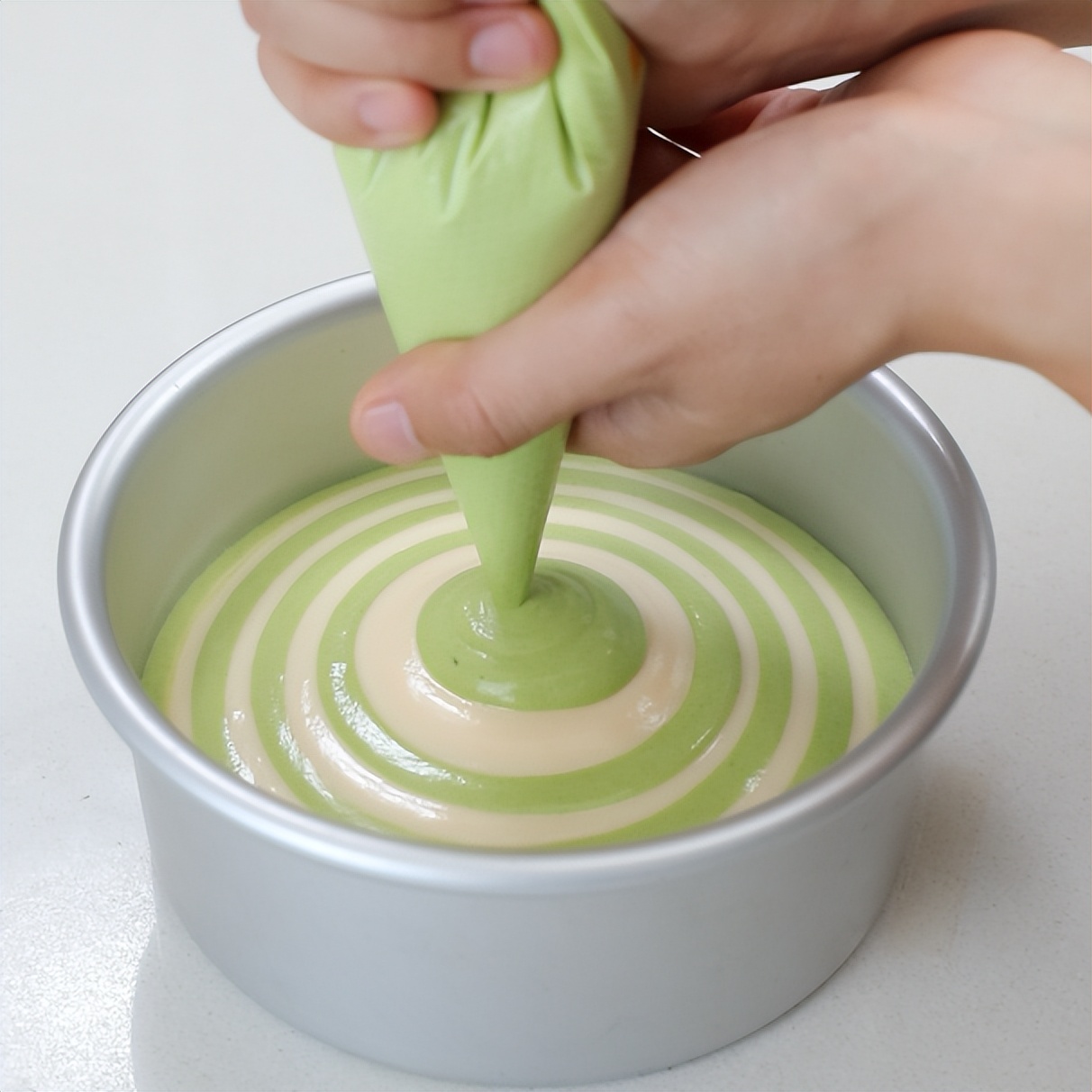 记住这个重点,蛋糕糊做好摆上半小时,依然蓬松暄软不消泡