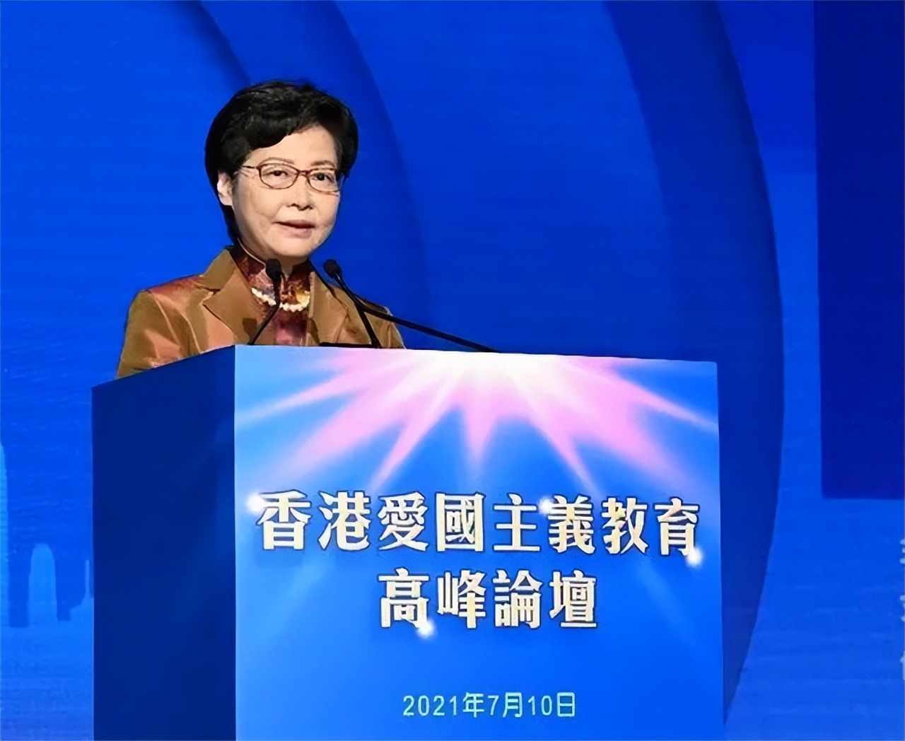 林郑月娥:卸任香港特首后,租200平米房子住,一直没在香港买房