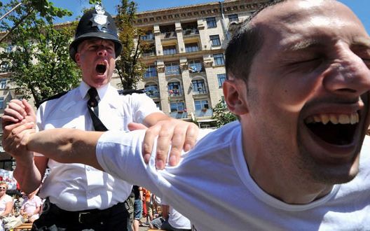 足球史上最悲惨的五大惨案,足球比赛球员严重受伤