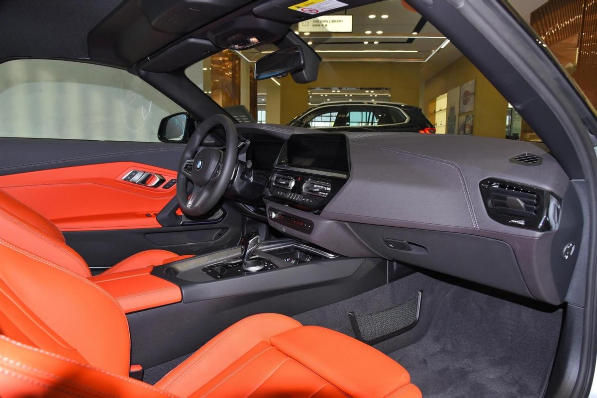 最新款宝马z4敞篷车四座,2018款宝马z4硬顶敞篷版