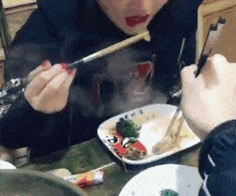 姑娘这么可爱竟然当保安，大叔都忍不住多看两眼，太屈才了: