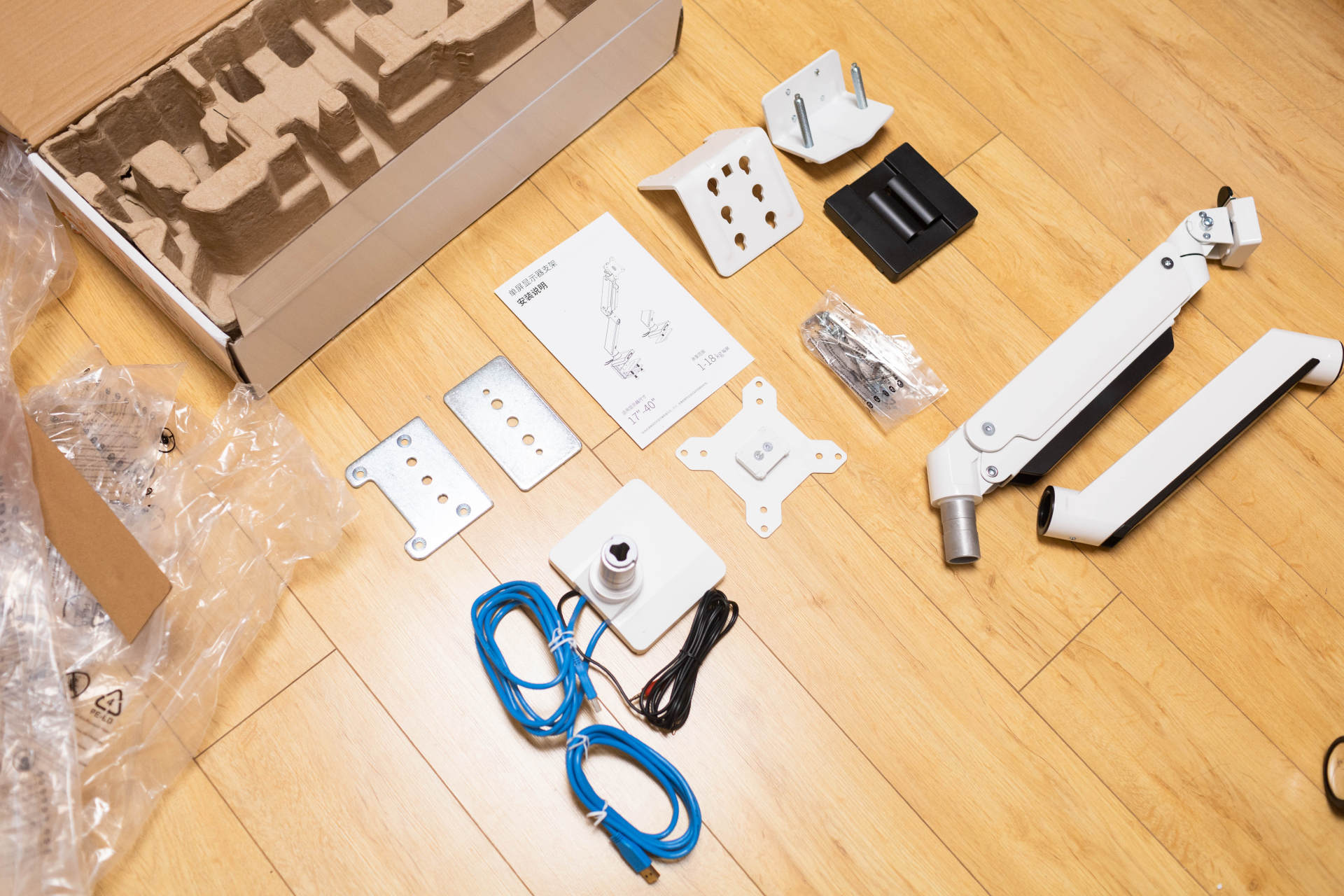 23.8英寸显示器桌面效果,桌面1.3米扩展显示器