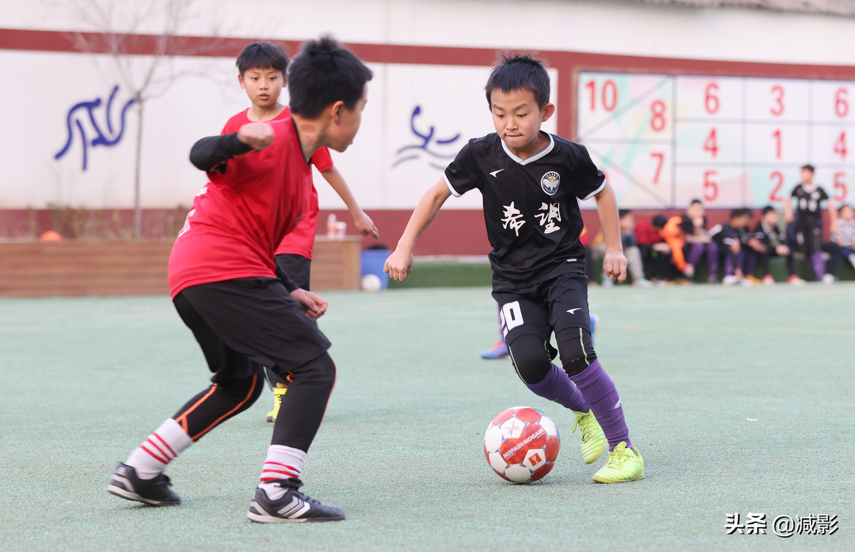 校园里的足球小将,足球场上的小小少年