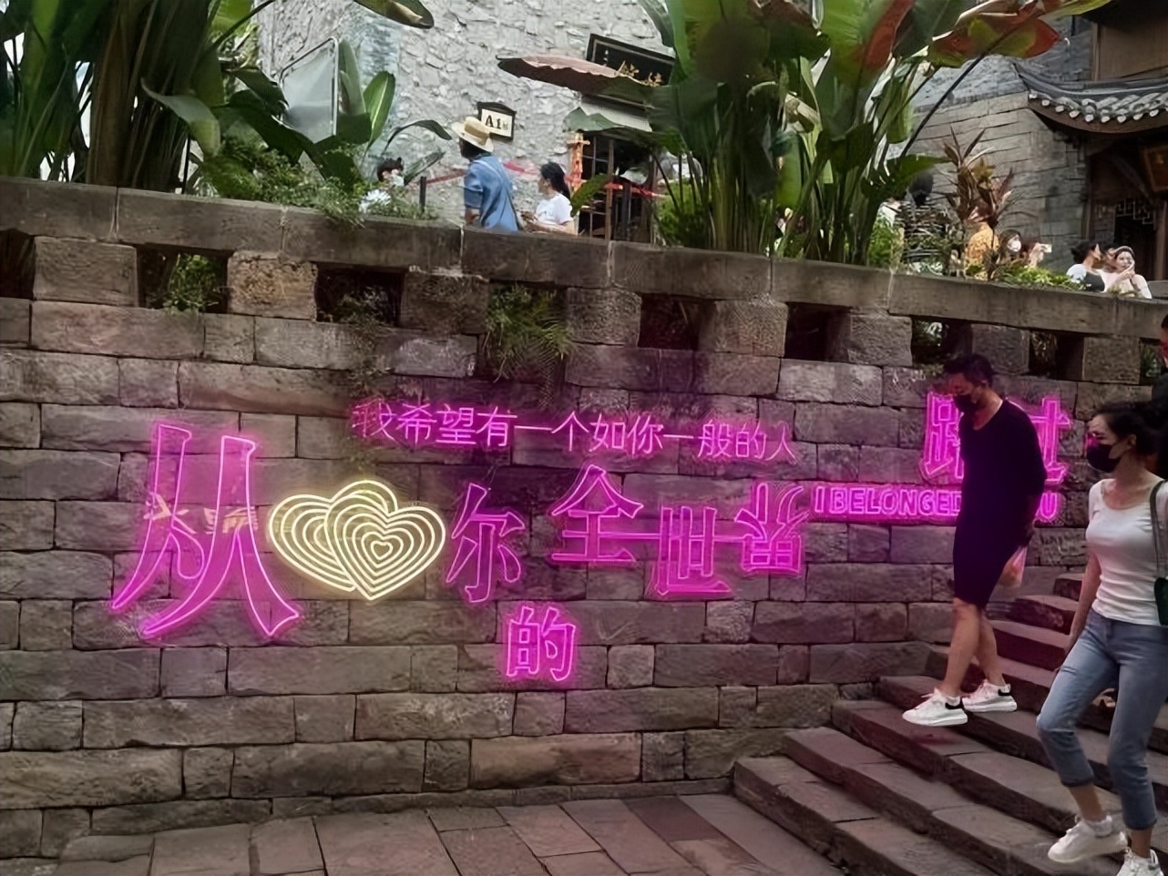 张兰回应与张颖颖合照曝光,张兰回应张颖颖照片被人利用