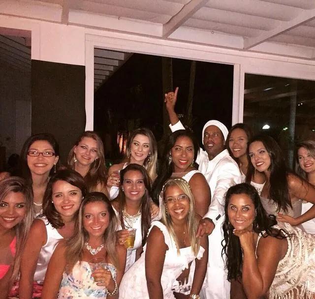 小罗为什么是足坛最好的精灵,被称为足球精灵的人