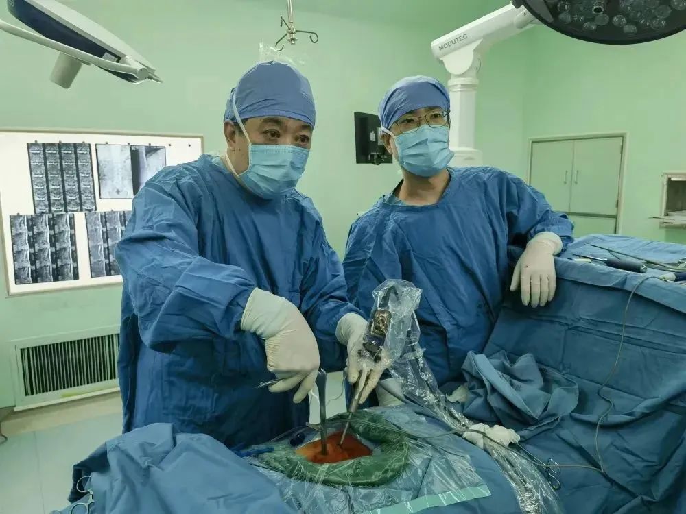 石景山医院成功开展首例UBE技术治疗腰椎间盘突出症