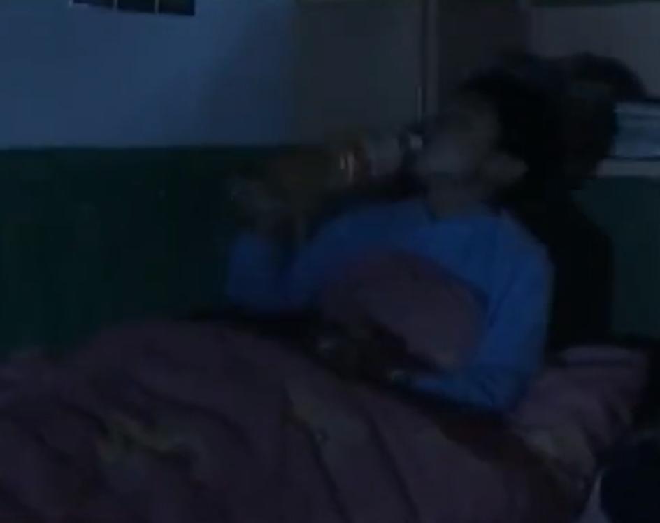 江西14岁男孩10年间，每天强迫自己喝30斤水，医生：必须这样喝水