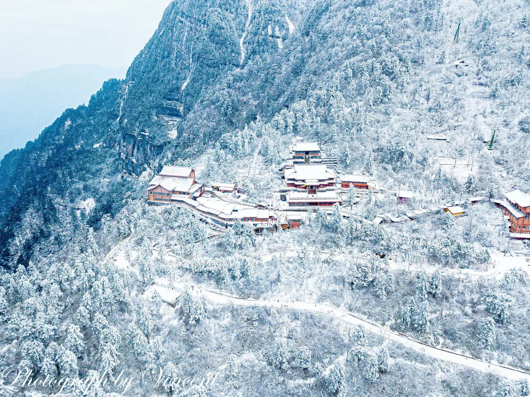 大佛峨眉山旅游景点,峨眉山最高处的景点