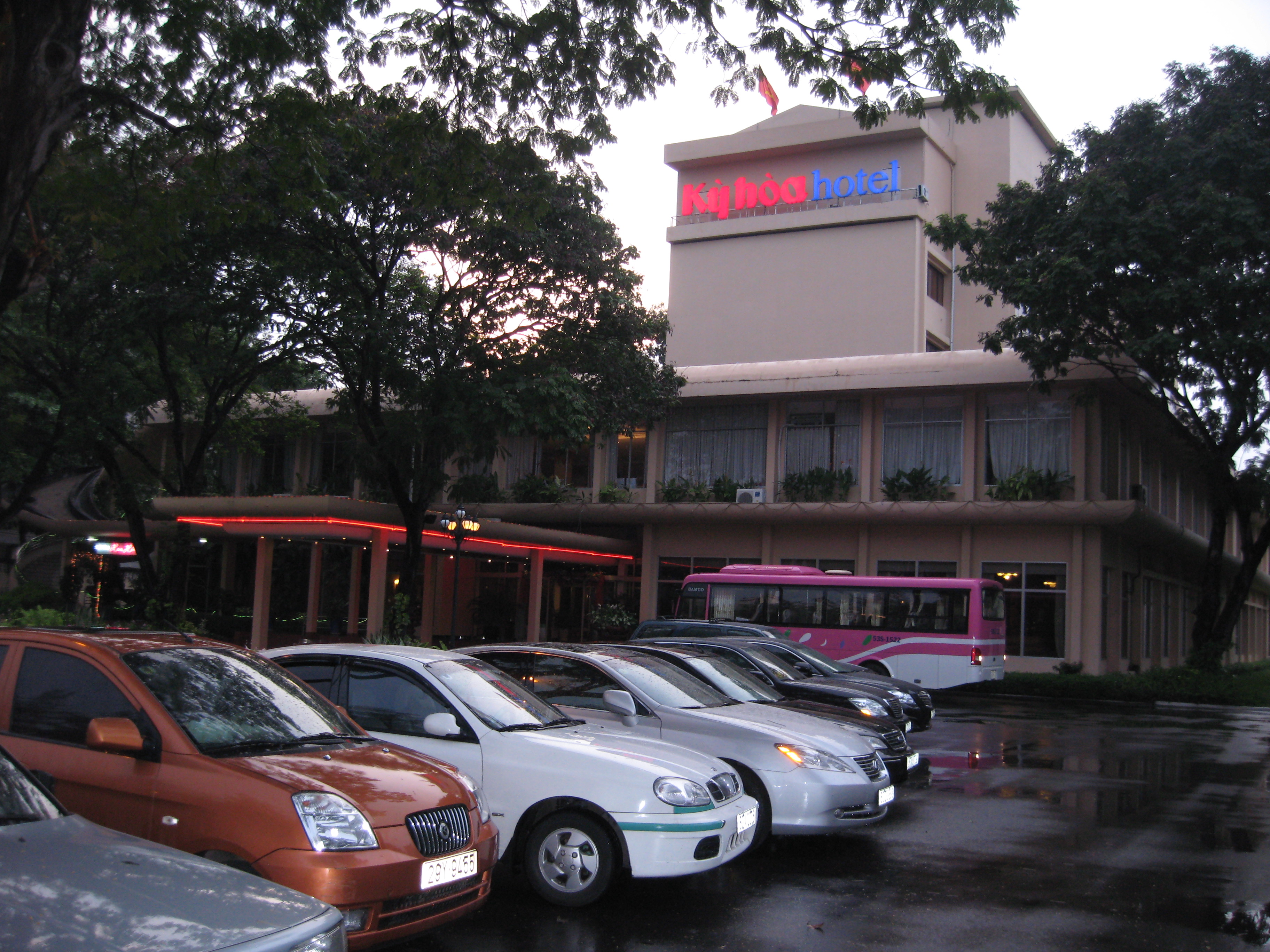 以前的西贡市和现在的胡志明市 (柬埔寨西贡和越南西贡)