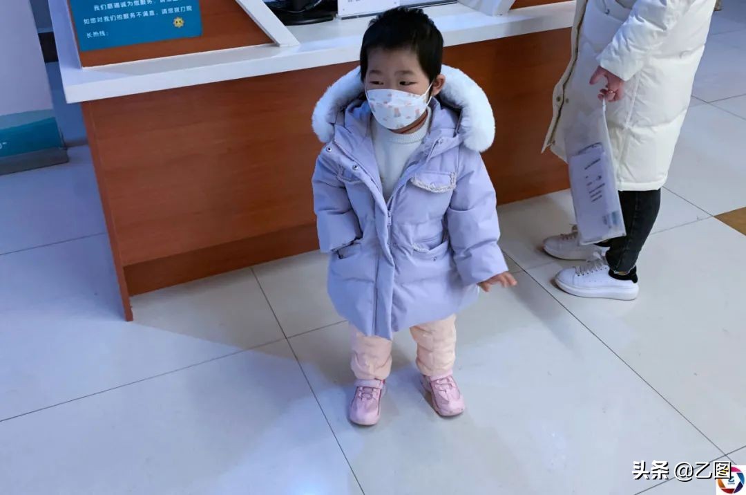 小孩一直高烧39到40度不退怎么办,小孩子发烧40度一直不退是为什么