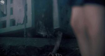 白发老妇在血色中“一夜回春”?通过杀戮释放欲望,只能说太奇葩