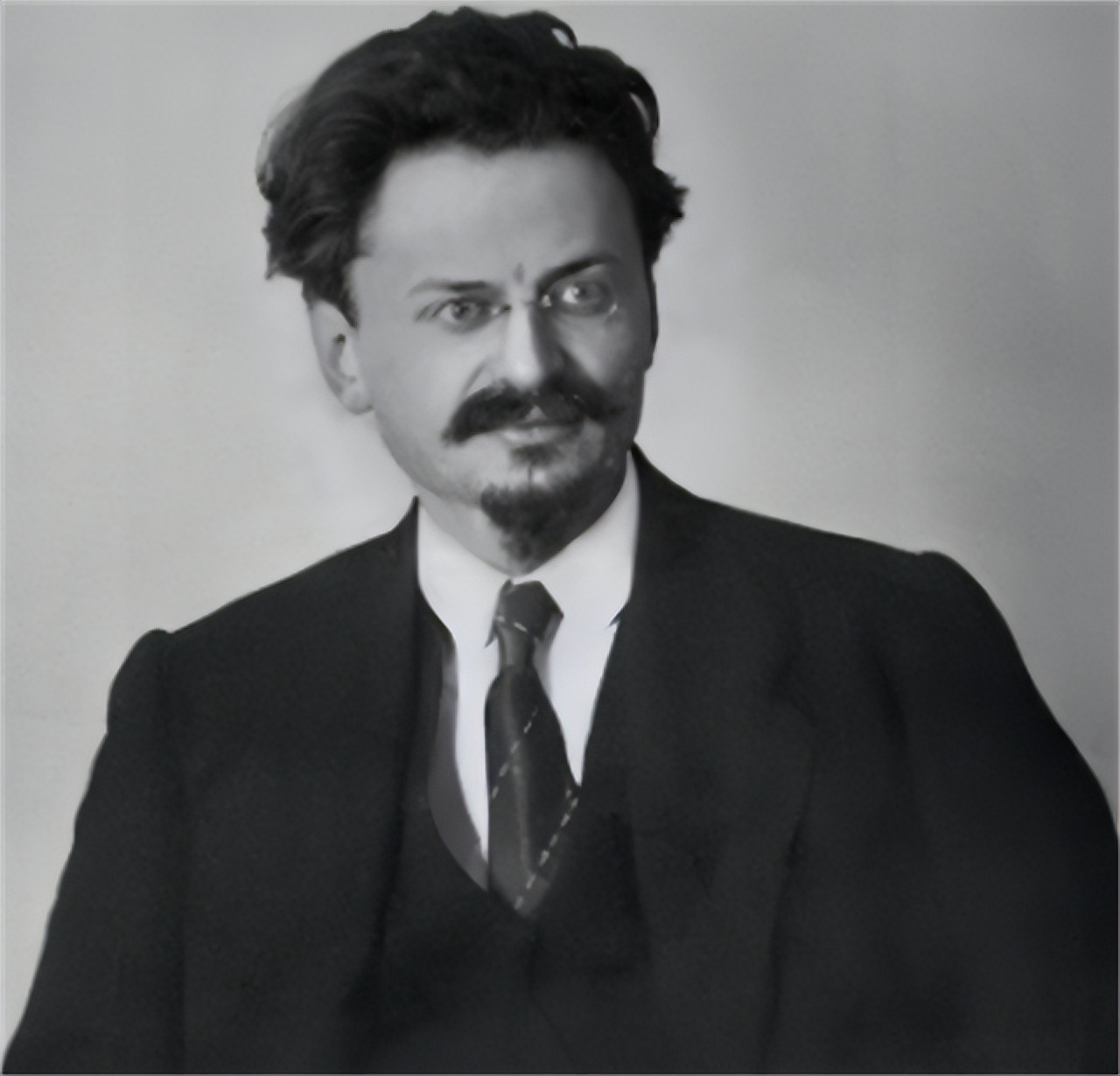 斯大林工作遭刁难讨要军权无果，写信给列宁：不给我可抢了啊