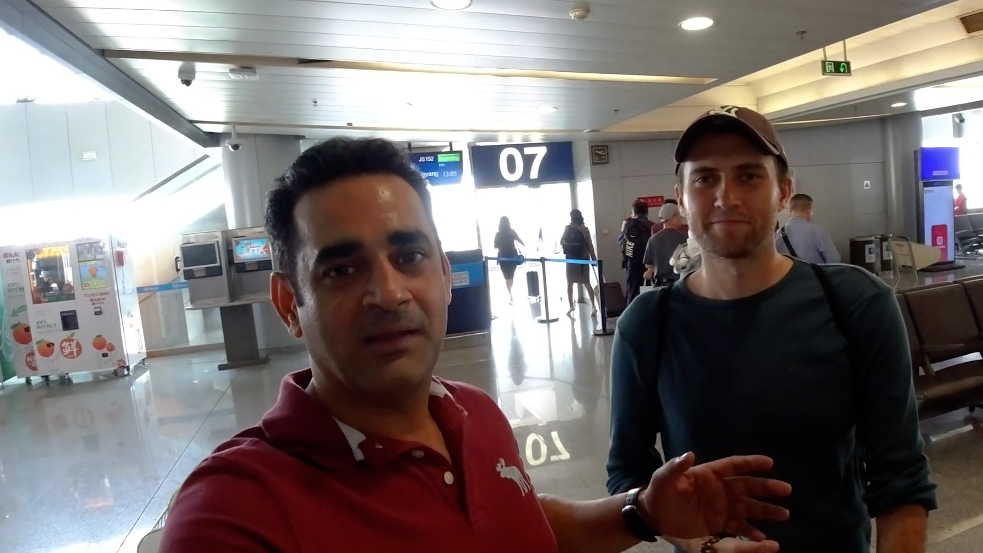 实拍朝鲜街道的情况，被美国制裁这么久，朝鲜人如今过的怎么样？