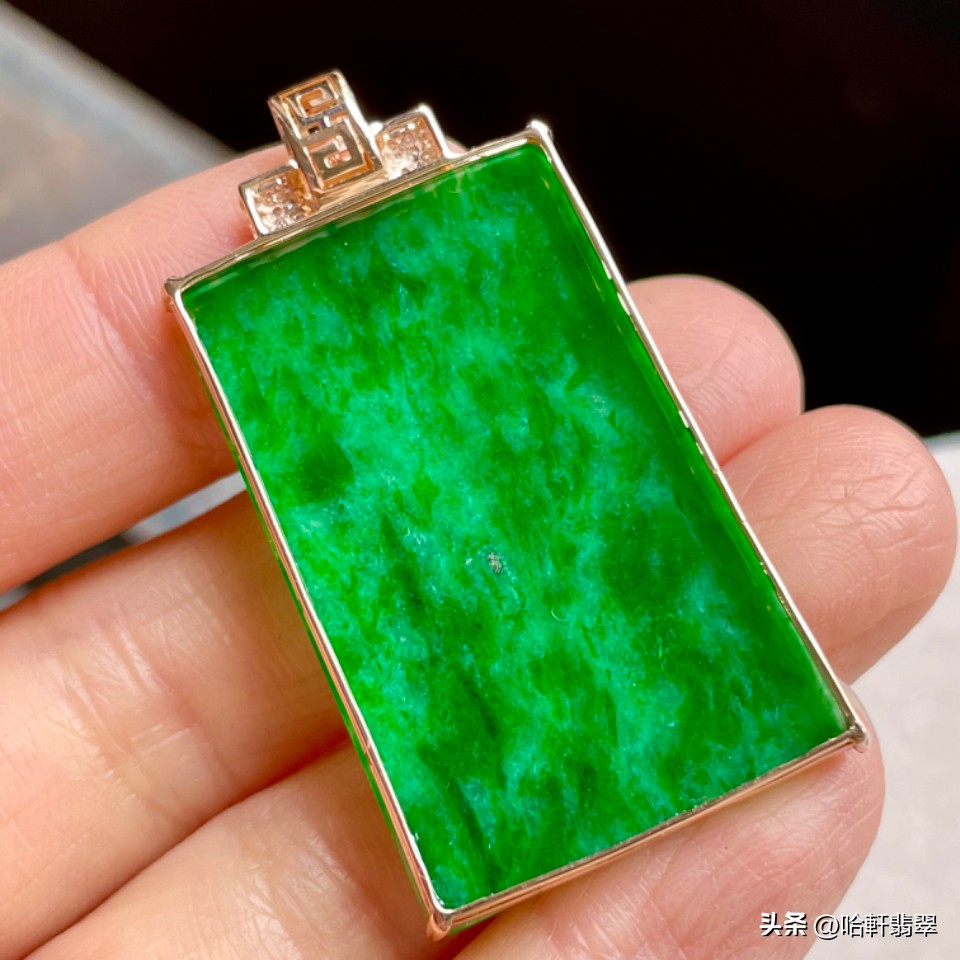 翡翠手镯预算在500以下怎么选,翡翠手镯和翡翠挂件哪个保值