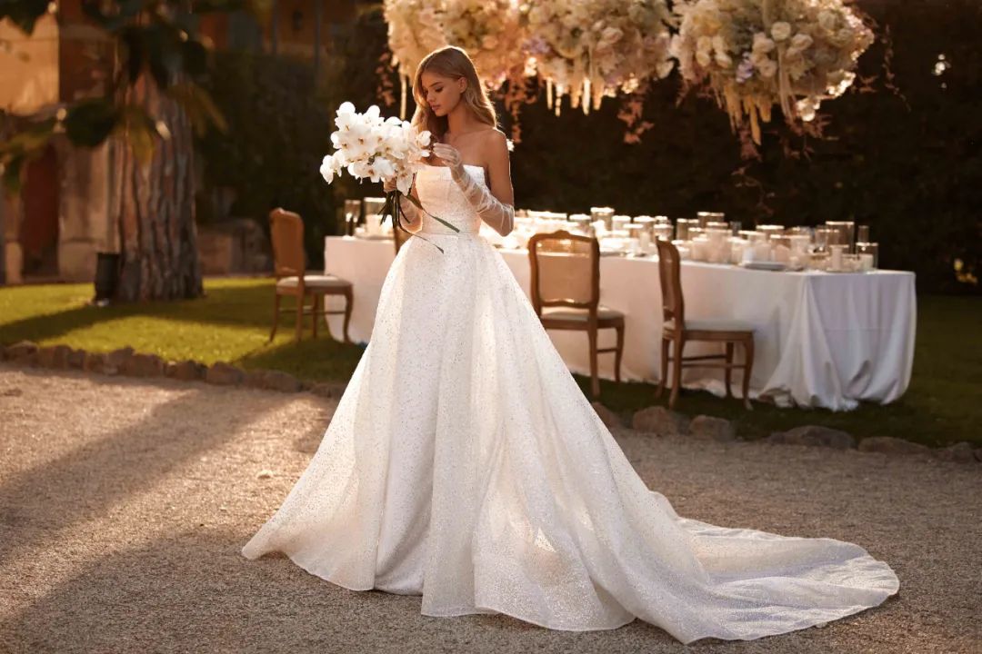 穿婚纱没有胸贴怎么办,穿婚纱没有隐形怎么办