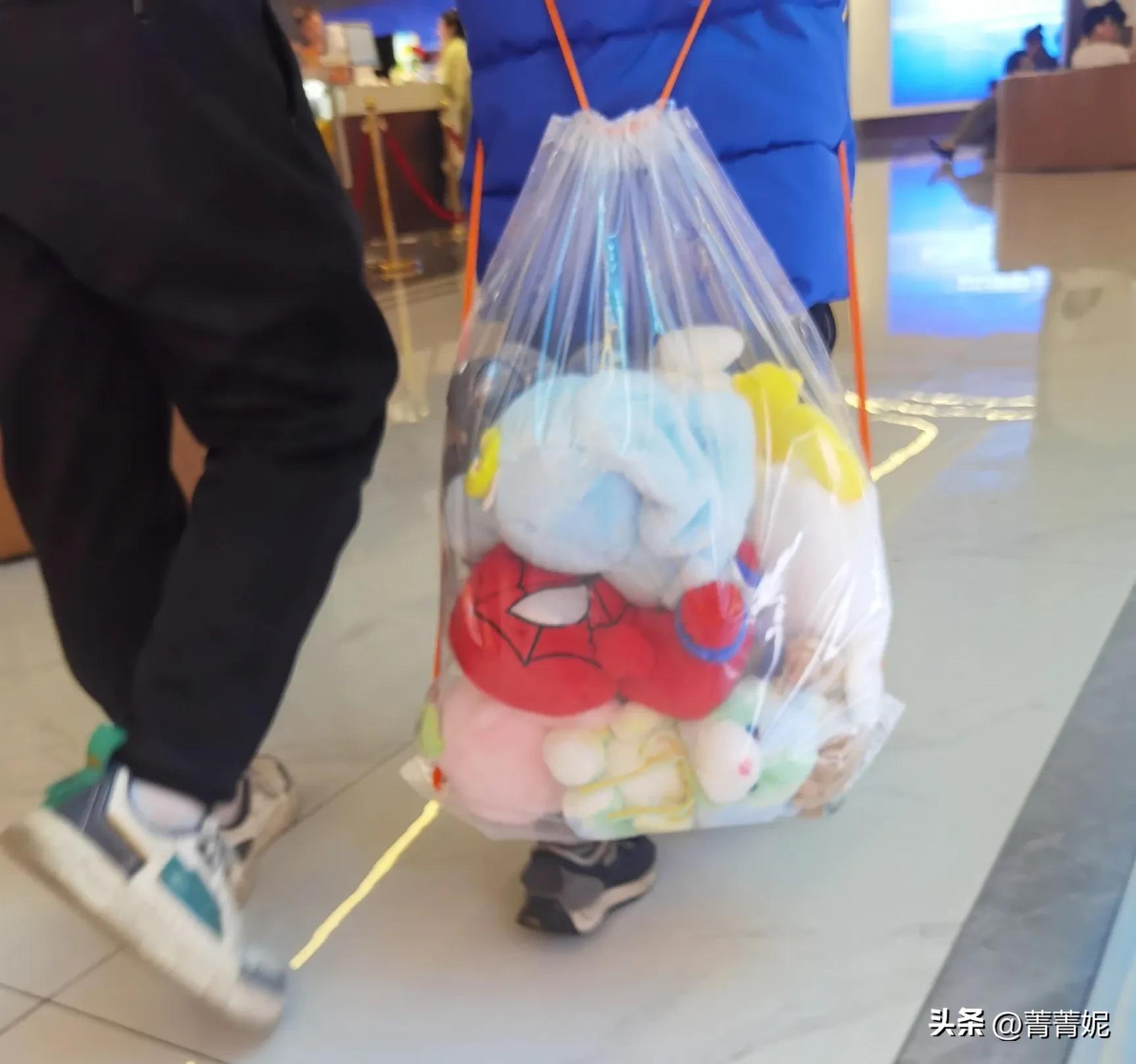 抓娃娃一直抓不到怎么办才能抓到,抓娃娃一般抓几次还能抓到