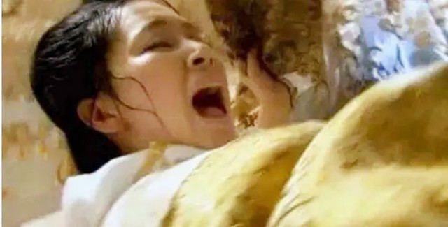 清朝女子因难产被活埋纪录片,清朝女子难产晕厥以为死亡