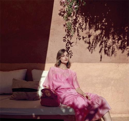 七组小众配色洋气有魅力,这些一穿上就心情愉悦的绝美配色