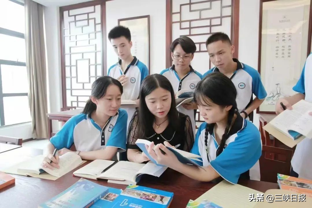 从这里走向世界简谱,从这里出发走向世界英语