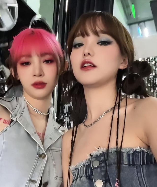 “机车女神”痞幼被质疑怀孕，与男友现身泰国，却把自己包裹严实