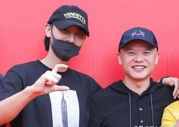 黄子韬与聋哑发小交流,黄子韬和他的聋哑朋友