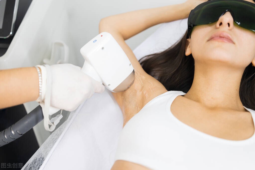 腋下黑斑点怎么消除,黑腋下色素怎么去除