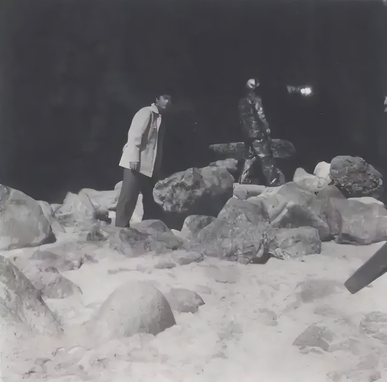 珊瑚岛上的死光完整版,珊瑚岛上的死光完整视频