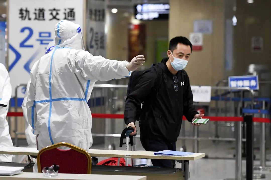 21岁大学生脱发严重,在校隔离的大学生