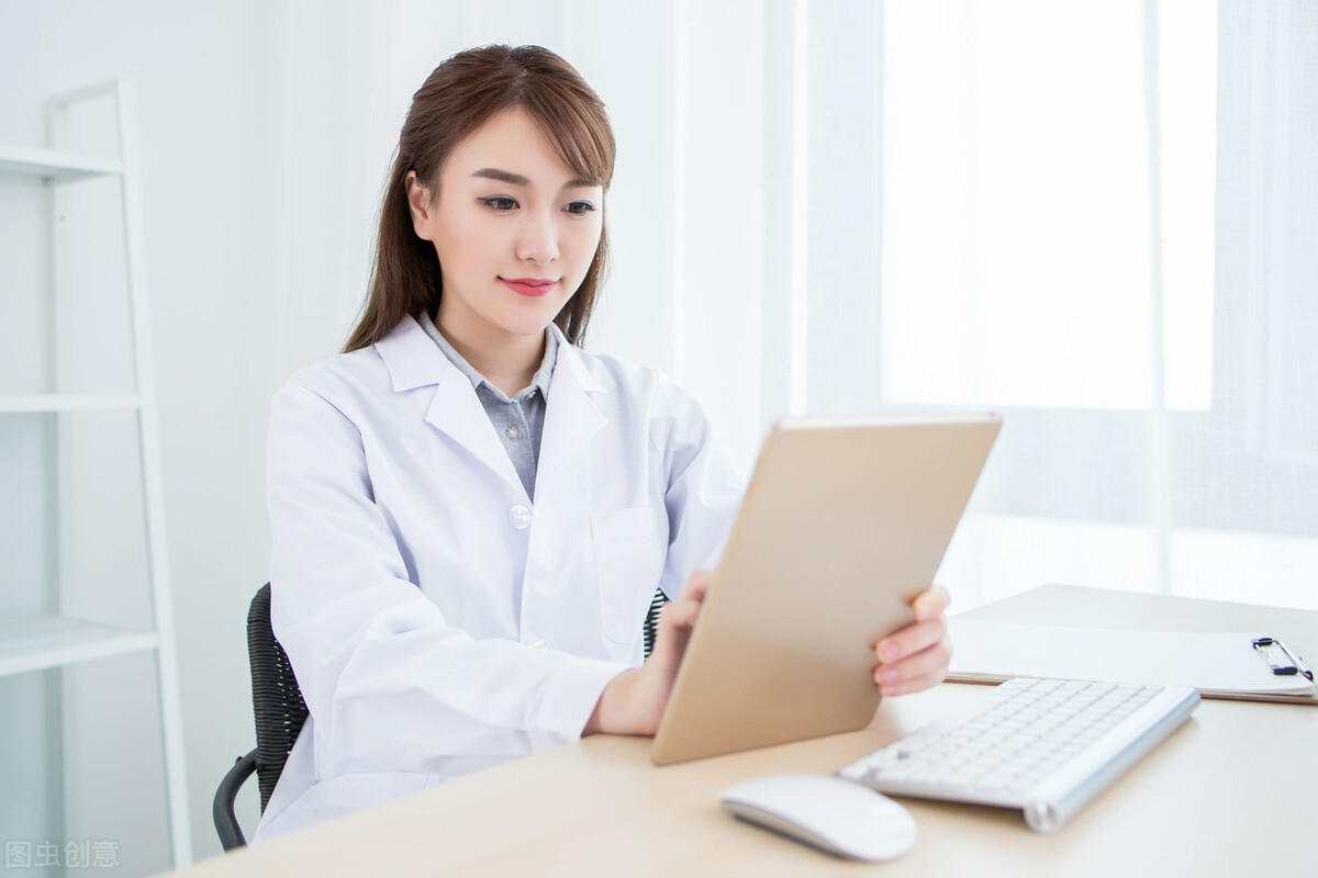 胸部点状白斑是白癜风吗,女性下身有白斑和白癜风