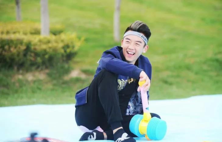 奔跑吧兄弟周深和白鹿答问题,跑男周深白鹿撞衫第几期