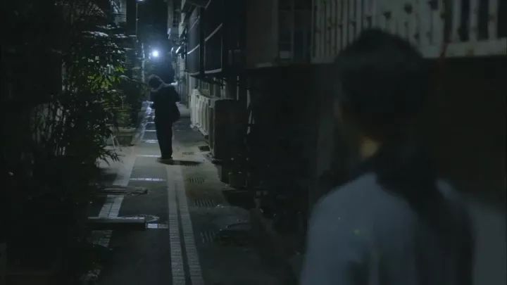 有人在后面跟踪我怎么办,女生被人跟踪该怎么办