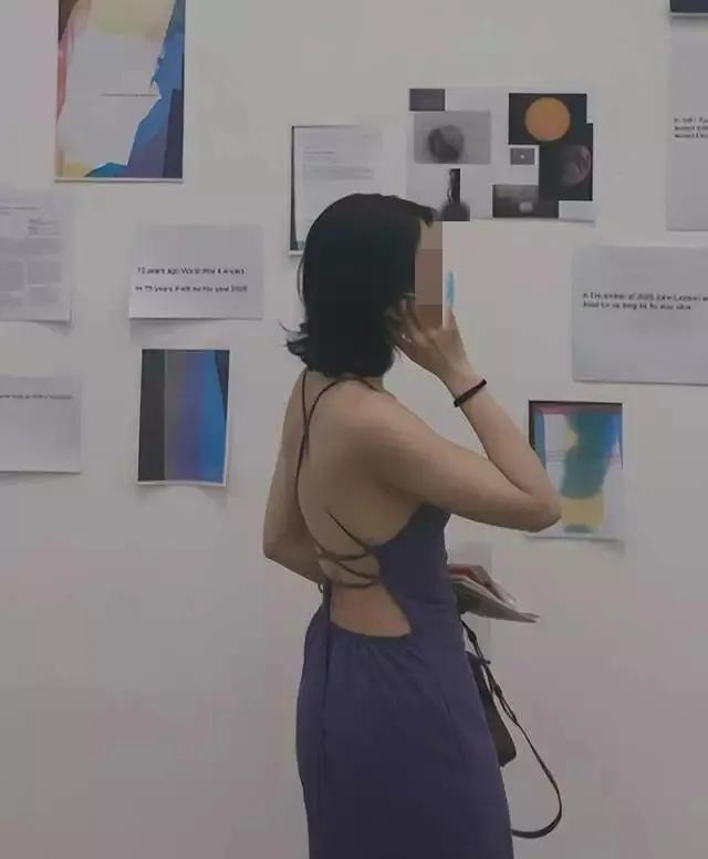 无官不色？董事长牵手美女亲密漫步惹怒了谁？酸葡萄心理在作怪！