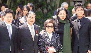 郭晶晶下嫁霍家后为何如此低调,下嫁霍启刚的郭晶晶曝光家庭地位